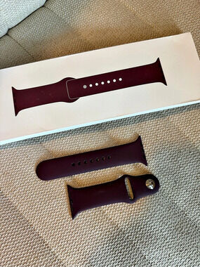 Apple Watch 46mm Burgundy Sport Band S/M